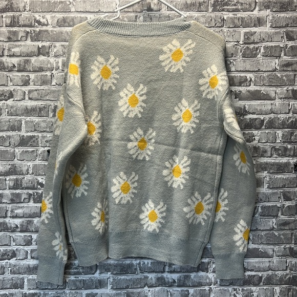 ‎Sweaters - Picture 5 of 6